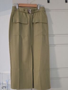 Sandy Olive Midi Skirt with Front Pockets and Gold Clasp